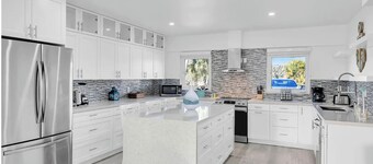 Private 5-bedroom villa with full canal access in Key Colony Beach