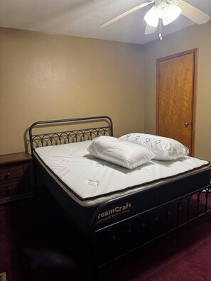 4 bedrooms, WiFi, bed sheets - 4 bedroom house with central air located in the heart of Savanna. (Savanna)