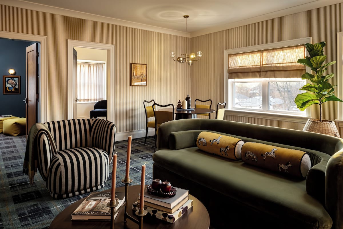 Suite de luxe | Caixa forta a l'habitació, decoració individual i mobiliari individual