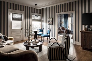 Luxury Suite | Living area