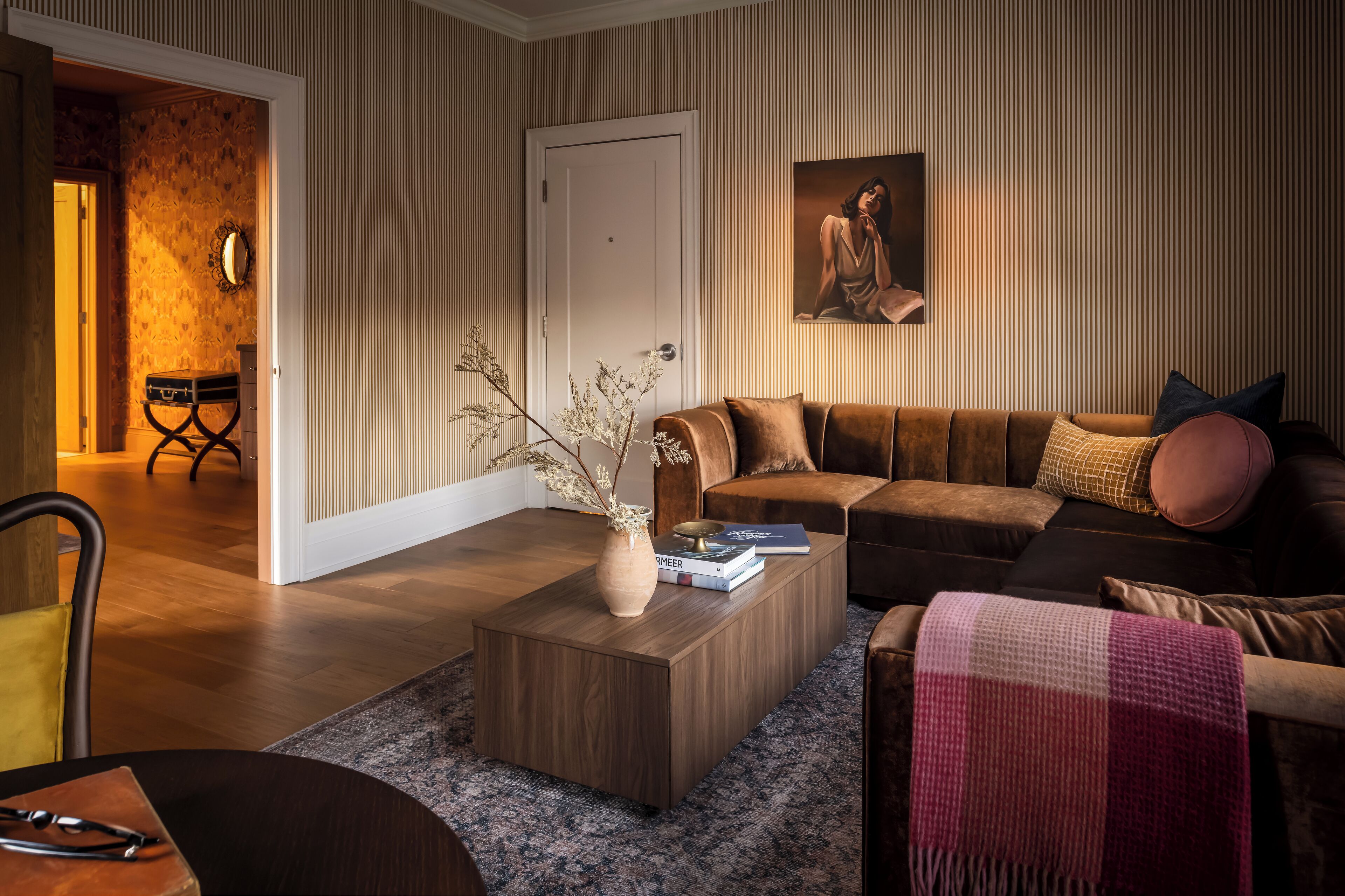 Phòng Suite Cao cấp | Khu phòng khách