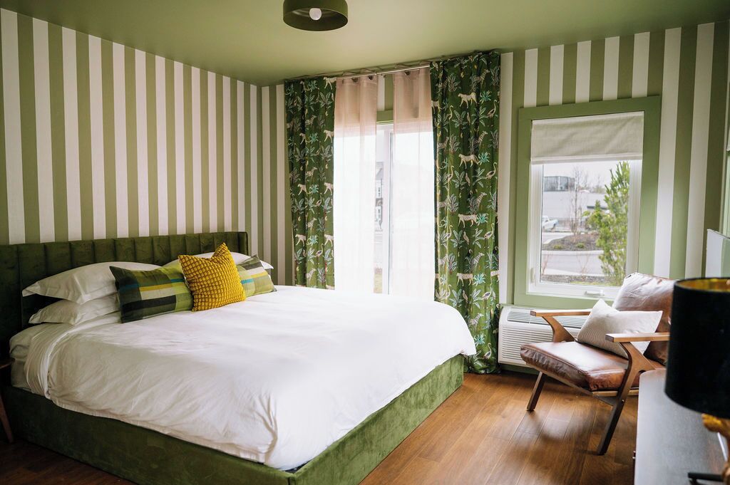 Classic Room, 1 King Bed | In-room safe, iron/ironing board, free WiFi
