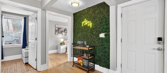 Walk to Brady St, Sleeps 12, 3-Story Brew City Gem