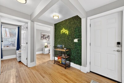 Walk to Brady St, Sleeps 12, 3-Story Brew City Gem