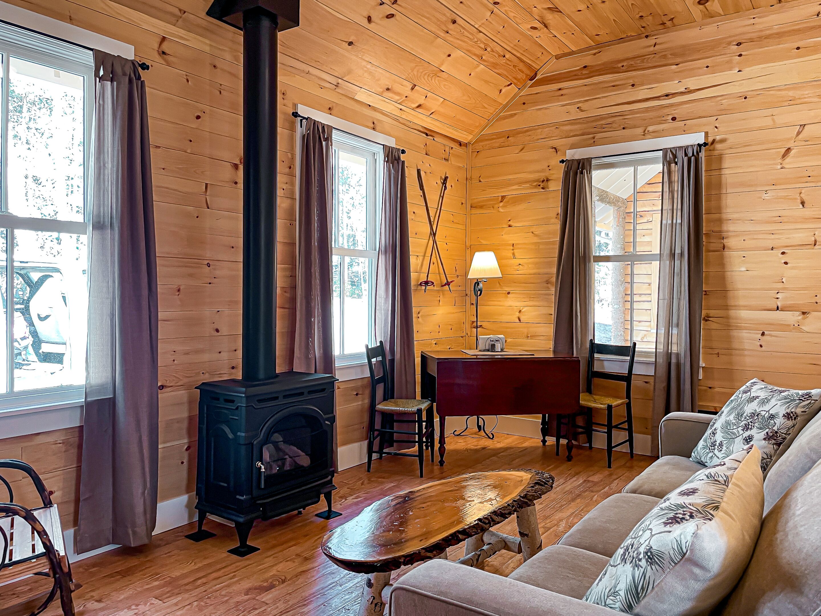 Nhà gỗ Superior, quang cảnh một phần hồ