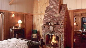 Phòng 4 có thiết kế đặc trưng, có phòng tắm riêng (Cabin 2) | Khác