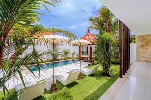 Terrace/patio - 4-bedroom villa in soothing Bali with cool AC breeze (Bali)