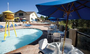 Pool - 2-bedroom resort in Flagstaff, Arizona with mountain view (Flagstaff)