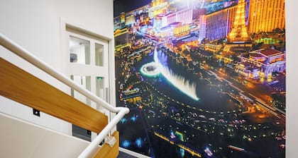 Stylish Central Apartment | Secure | Walk to CBD, Dining & Events