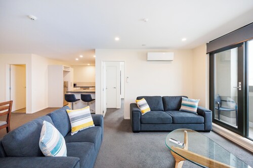 Stylish Central Apartment | Secure | Walk to CBD, Dining & Events