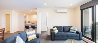 Stylish Central Apartment | Secure | Walk to CBD, Dining & Events