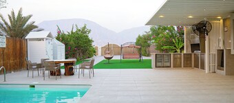 Luxury Pool Villa with a beautiful mountain view