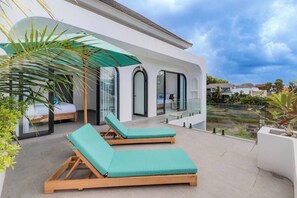 Terrace/patio - So Luxxe Villas in the heart of Canggu (Bali)