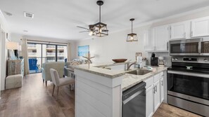 Fridge, microwave, oven, stovetop - Salt and Light at Romar Beach 213 (Orange Beach)