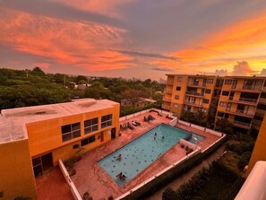 Pool - LIVE SANTA MARTA (Bello Horizonte)