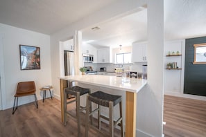 Fridge, microwave, oven, stovetop - Hot Tub and Mountain Views Near Zion & Bryce! (Kanab)