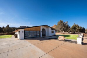 Property grounds - Hot Tub and Mountain Views Near Zion & Bryce! (Kanab)