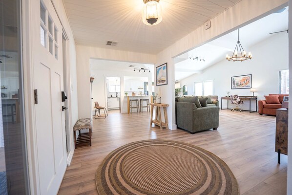 Interior - Hot Tub and Mountain Views Near Zion & Bryce! (Kanab)