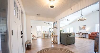 Newly Updated family Home w Hot Tub Near Zion & Bryce!