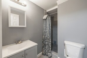 Toallas, jabón, papel de baño 