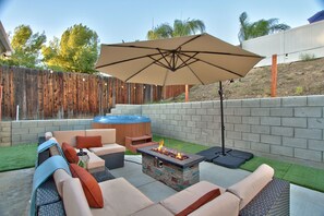 Terrace/patio - Lovely Modern Design 3-bedroom House in tranquil Temecula (Temecula)