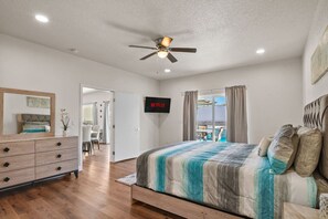 4 bedrooms, WiFi, bed sheets - Lakeside Terrace | Sleeps 22 | Pool + Spa & Views (Lake Havasu City)
