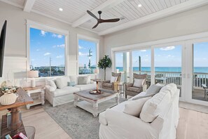 TV, table football, stereo, offices - NEW Family LUX Laguna Haven - 6 Seater LSV - Bikes - Beachfront (Panama City Beach)