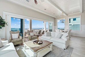 TV, table football, stereo, offices - NEW Family LUX Laguna Haven - 6 Seater LSV - Bikes - Beachfront (Panama City Beach)