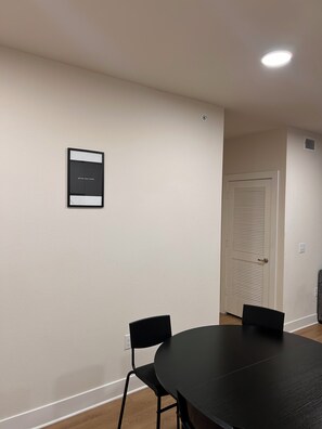Dining - 2-bedroom apartment in serene Houston with fitness room and AC (Houston)