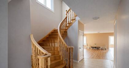 Private Queen Bed w/Walk-In Closet, 2.5 Baths—Brampton Shared Home nr GO Station