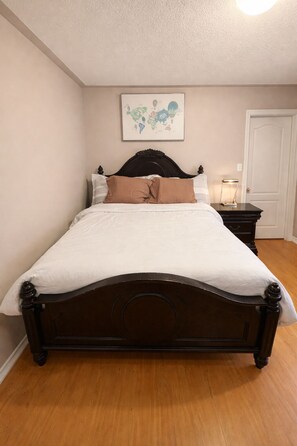 1 habitación, tabla de planchar con plancha, wifi gratis y ropa de cama 