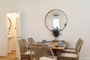 Dining - "Sippin on Savannah Square" by OVR (Oxford)