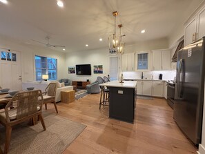 Interior - "Sippin on Savannah Square", Walk to SQ by OVR (Oxford)