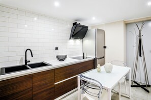 Fridge, coffee/tea maker, electric kettle, toaster