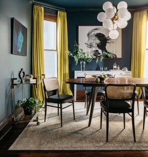 Dining - Luxury Stay at Wrigley Field (Chicago)