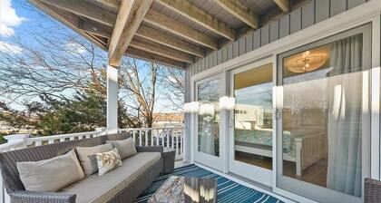 Pebble Paradise - Easy Walk to the Beach & Town