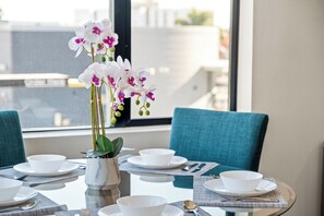 Dining - Spacious Family & Group Getaway in San Diego with EV Charger+Laundry+Balcony (San Diego)