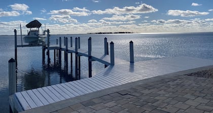 Gulf Front home! Great fishing off the dock! Amazing Sunsets! Dolphin shows free