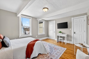 Iron/ironing board, Internet, bed sheets