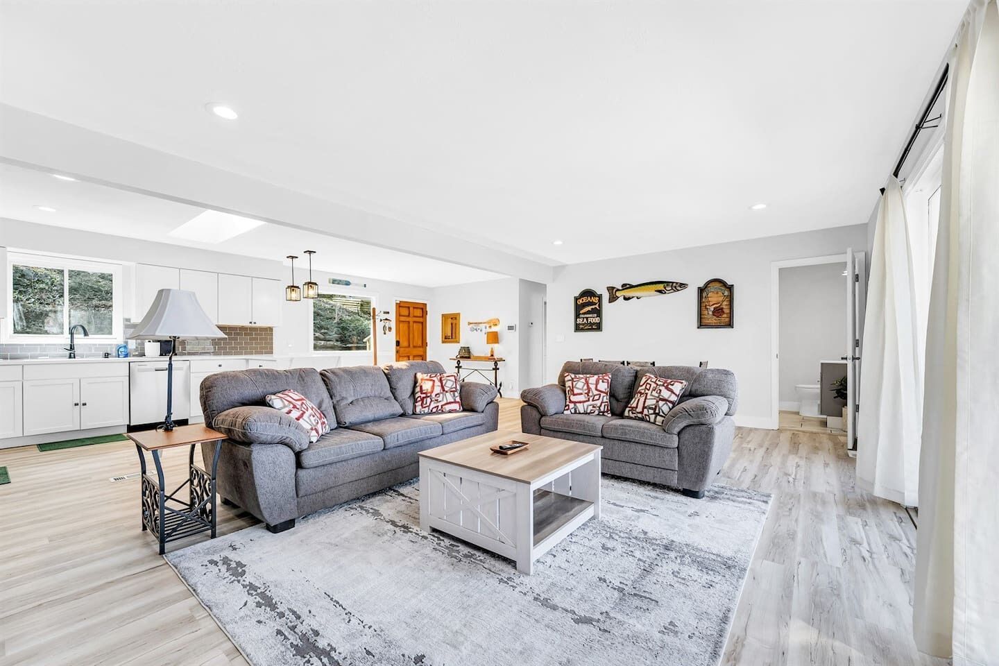 TV connectée, cheminée, baby-foot, table de tennis de table