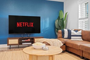 Smart TV, table football, ping pong - 4BR Heated Pool 8min to beach+games, firepit, tiki (Seminole)