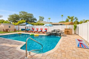 A heated pool - 4BR Heated Pool 8min to beach+games, firepit, tiki (Seminole)