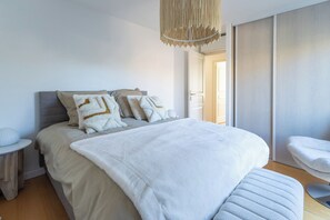 3 bedrooms, iron/ironing board, WiFi, bed sheets - Penthouse de Luxe à Bandol – Terrasse 200m2, Garage, Port & Plage (Bandol)
