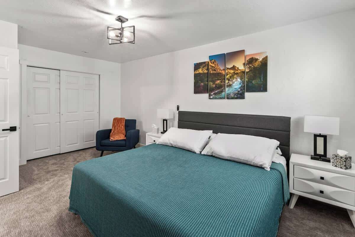 2 bedrooms, desk, iron/ironing board, WiFi