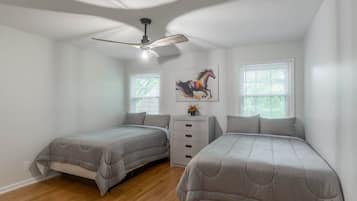 6 bedrooms, iron/ironing board, WiFi, bed sheets