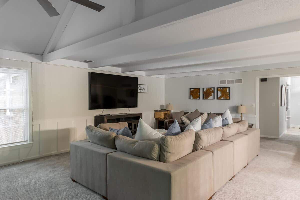 TV, fireplace, offices