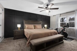 4 habitaciones, escritorio y tabla de planchar con plancha 