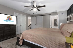 4 bedrooms, desk, iron/ironing board, travel crib - FIFA FANS: Home with Pool, Firepit, 4 BEDS (Shawnee)