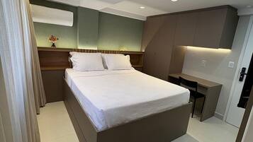 Basic Studio | Blackout drapes, iron/ironing board, free WiFi