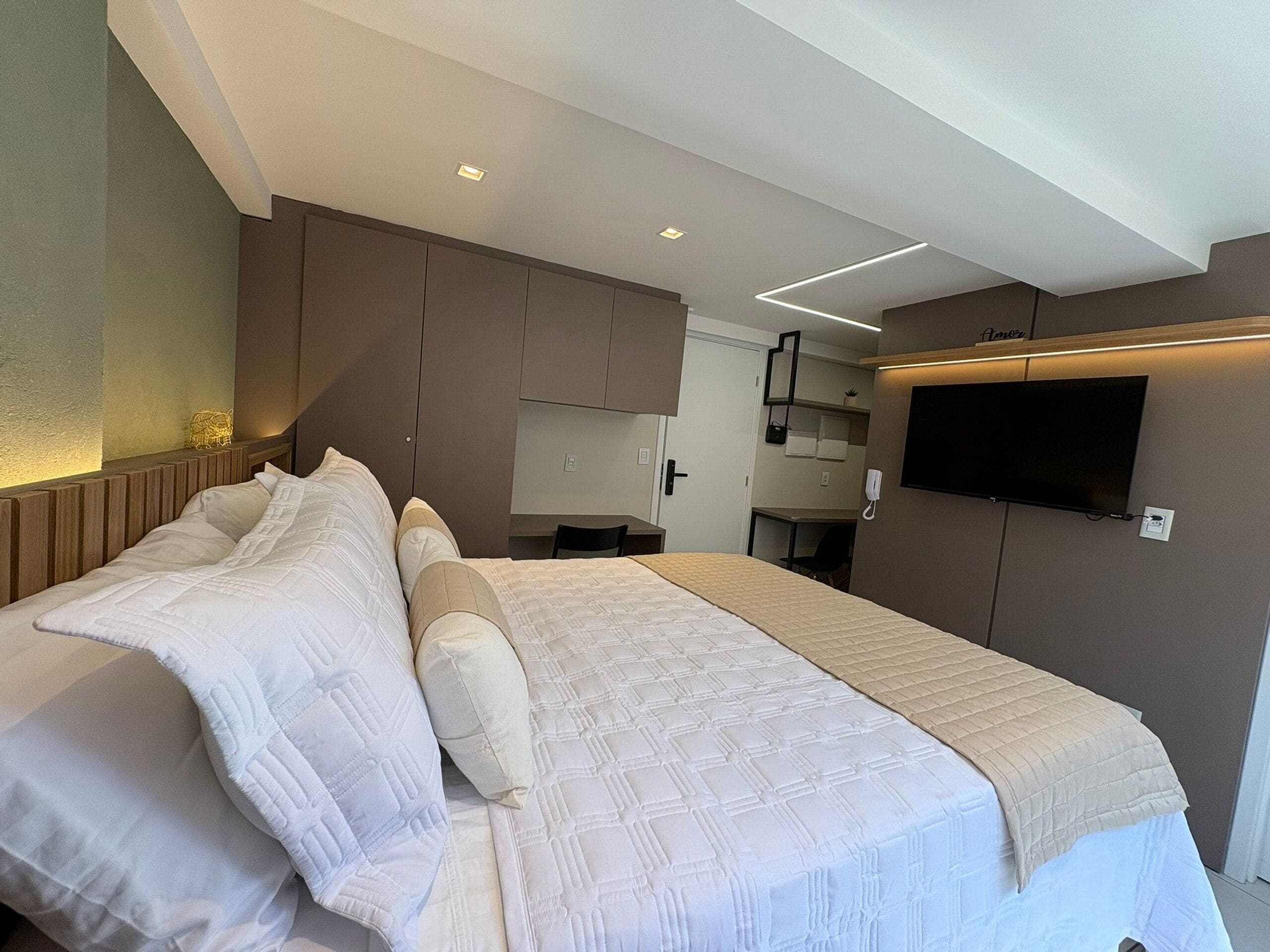 Basic Studio | Blackout curtains, iron/ironing board, free WiFi